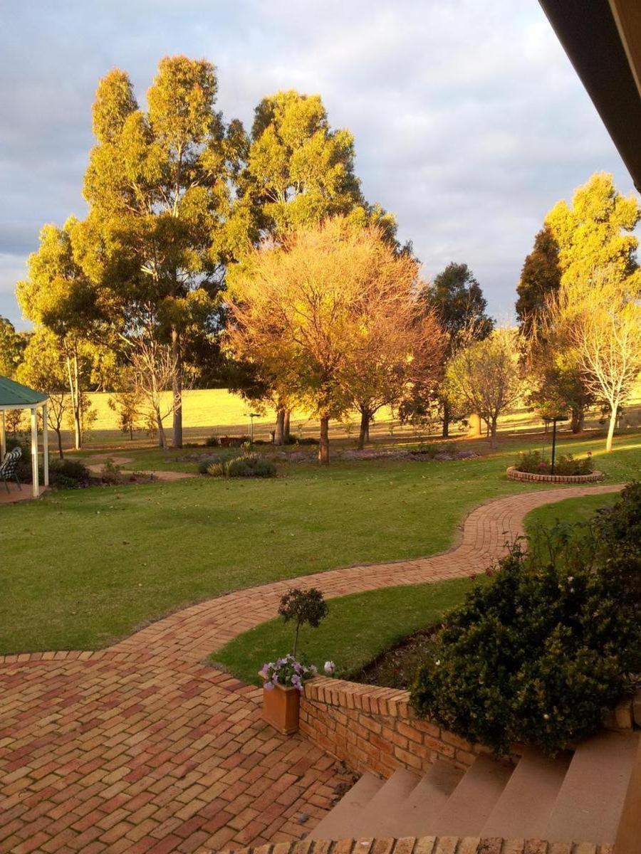 Pericoe Retreat Bed & Breakfast Dubbo Exterior photo