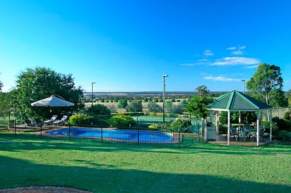 Pericoe Retreat Bed & Breakfast Dubbo Exterior photo